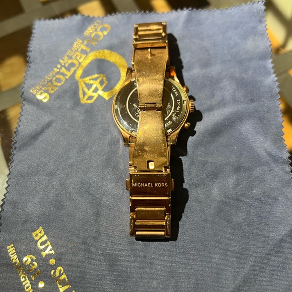 Women Michael Kors watch - Picture 2 of 2